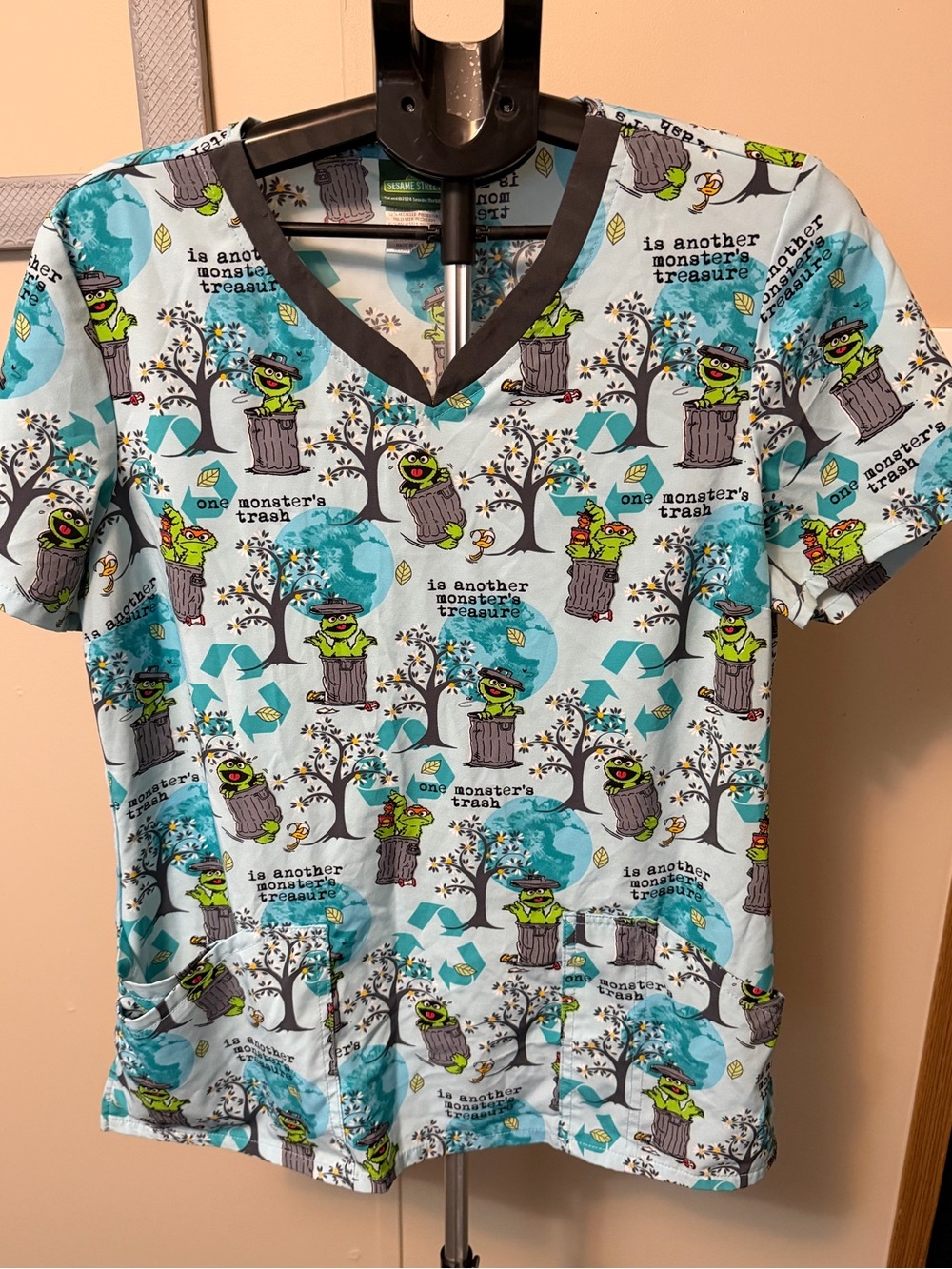 Cherokee Tooniforms Sesame Street Oscar’s Treasures Scrub Top V-Neck Earth Day